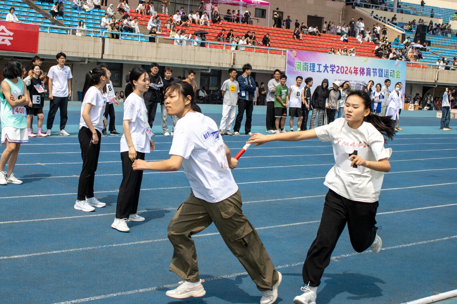 体育节暨运动会赛事播报:女子组4×400米决赛-河南理工大学-材料科学